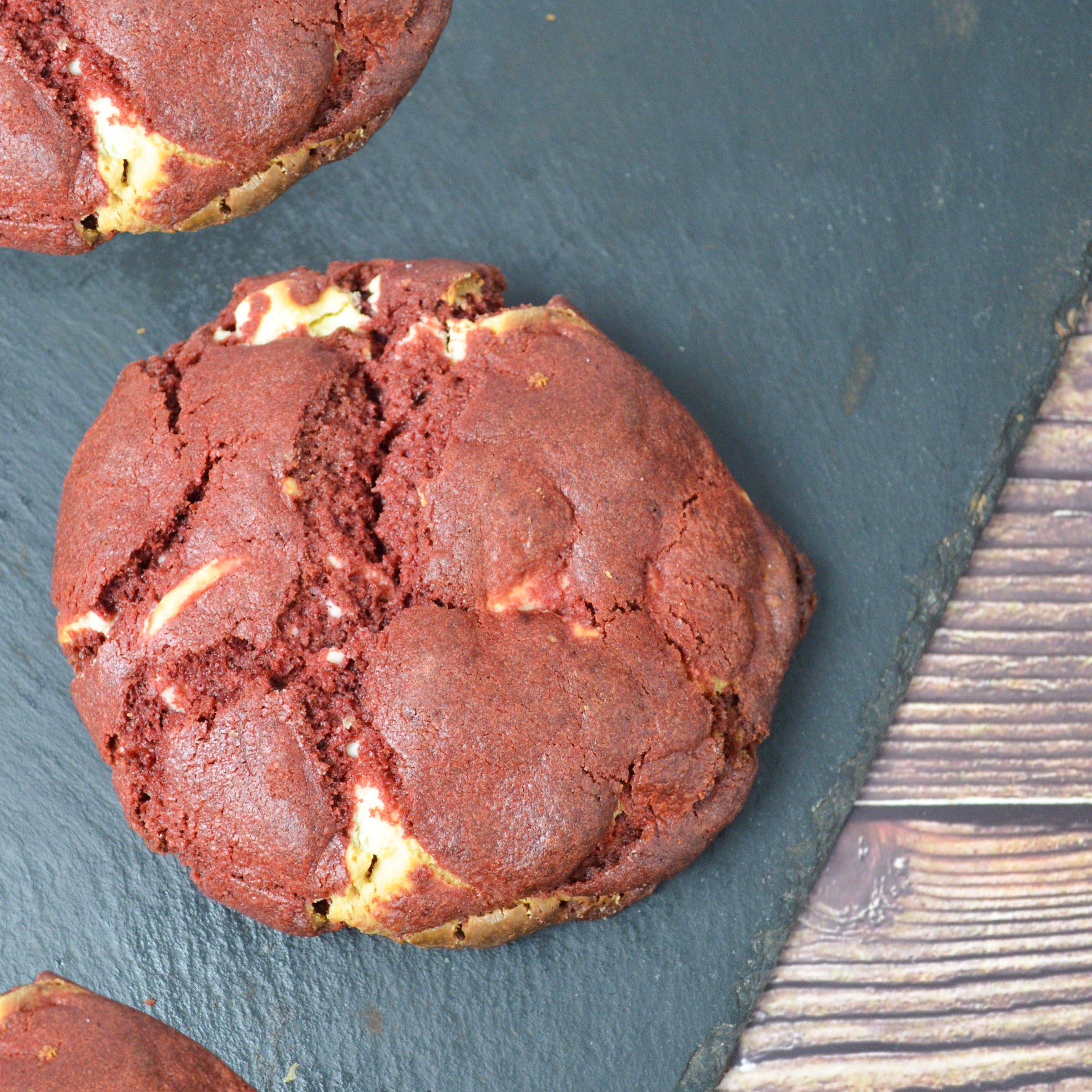 6 Red Velvet Cookies